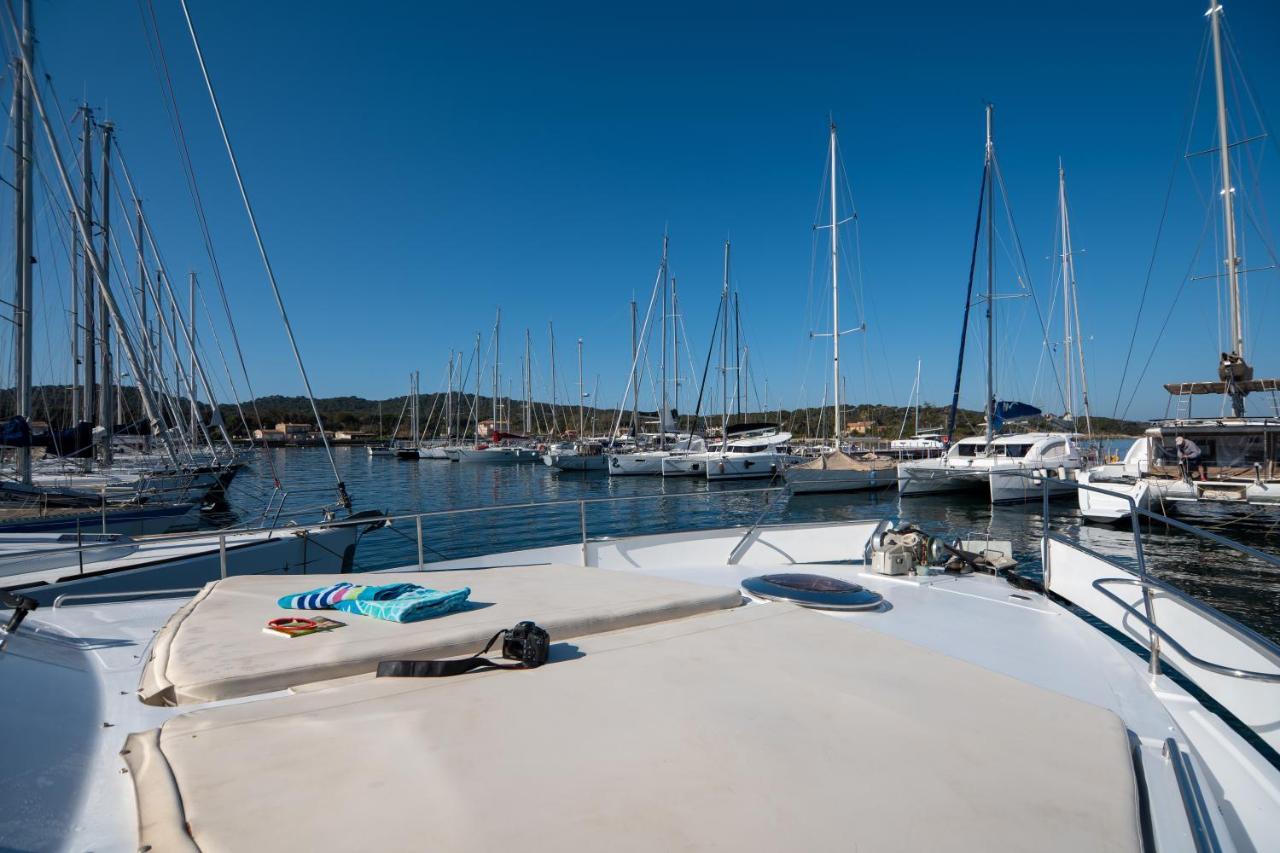 Hebergements Bateaux A Quai ปอร์เกรอล ภายนอก รูปภาพ